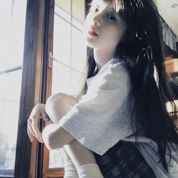 9顶假发的女孩
